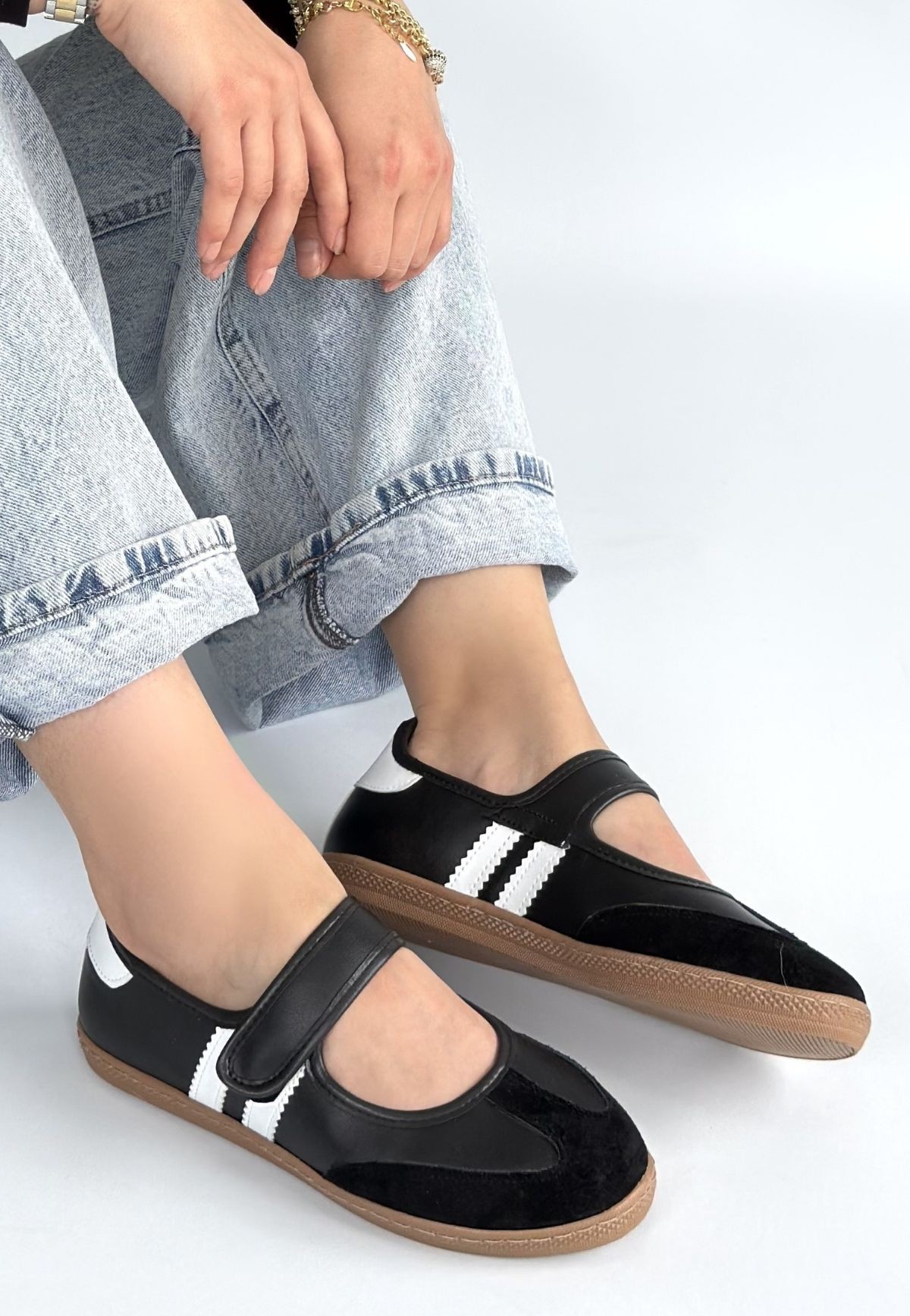 Menja Siyah Cilt Cırt Cırtlı Babet Ayakkabı